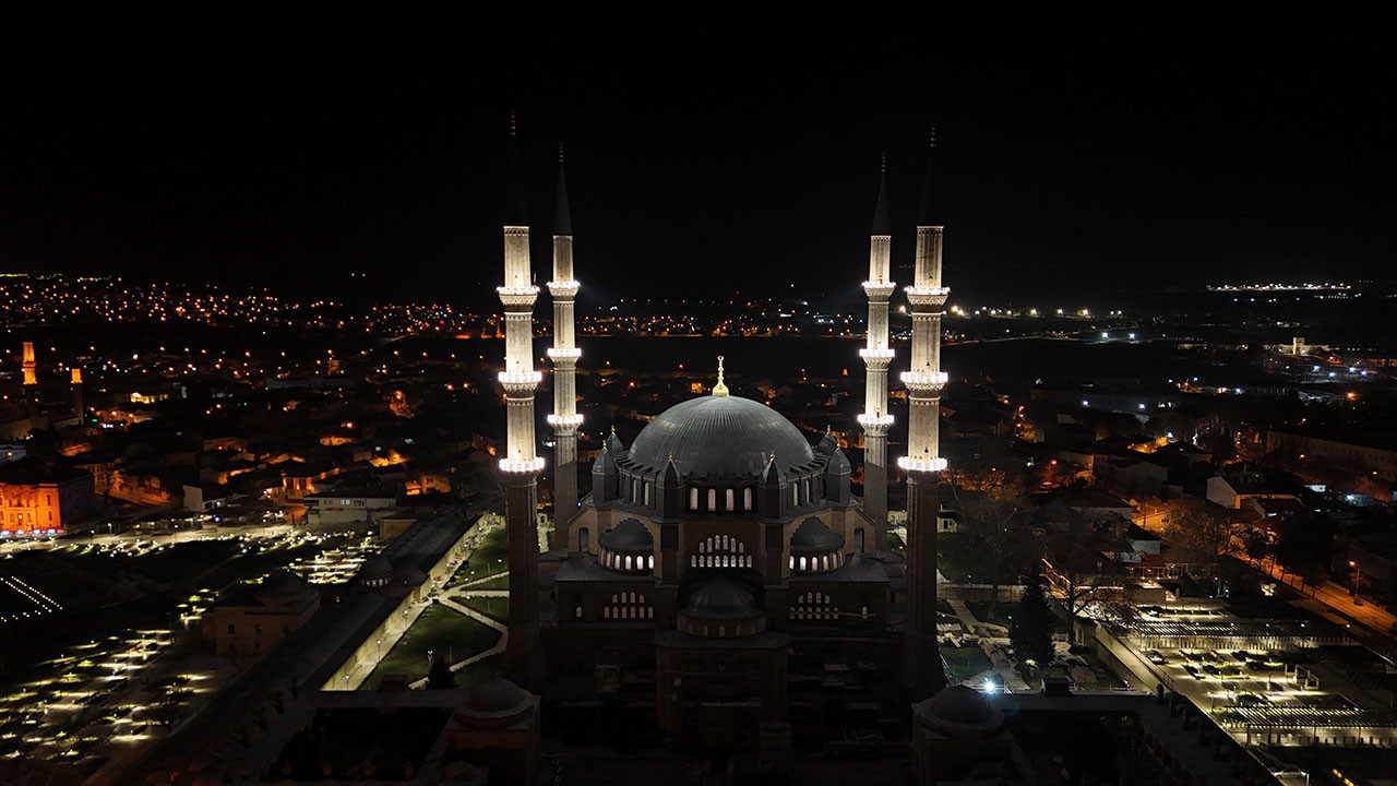 Selimiye Camii'nin ışıkları yıllar sonra yeniden yandı