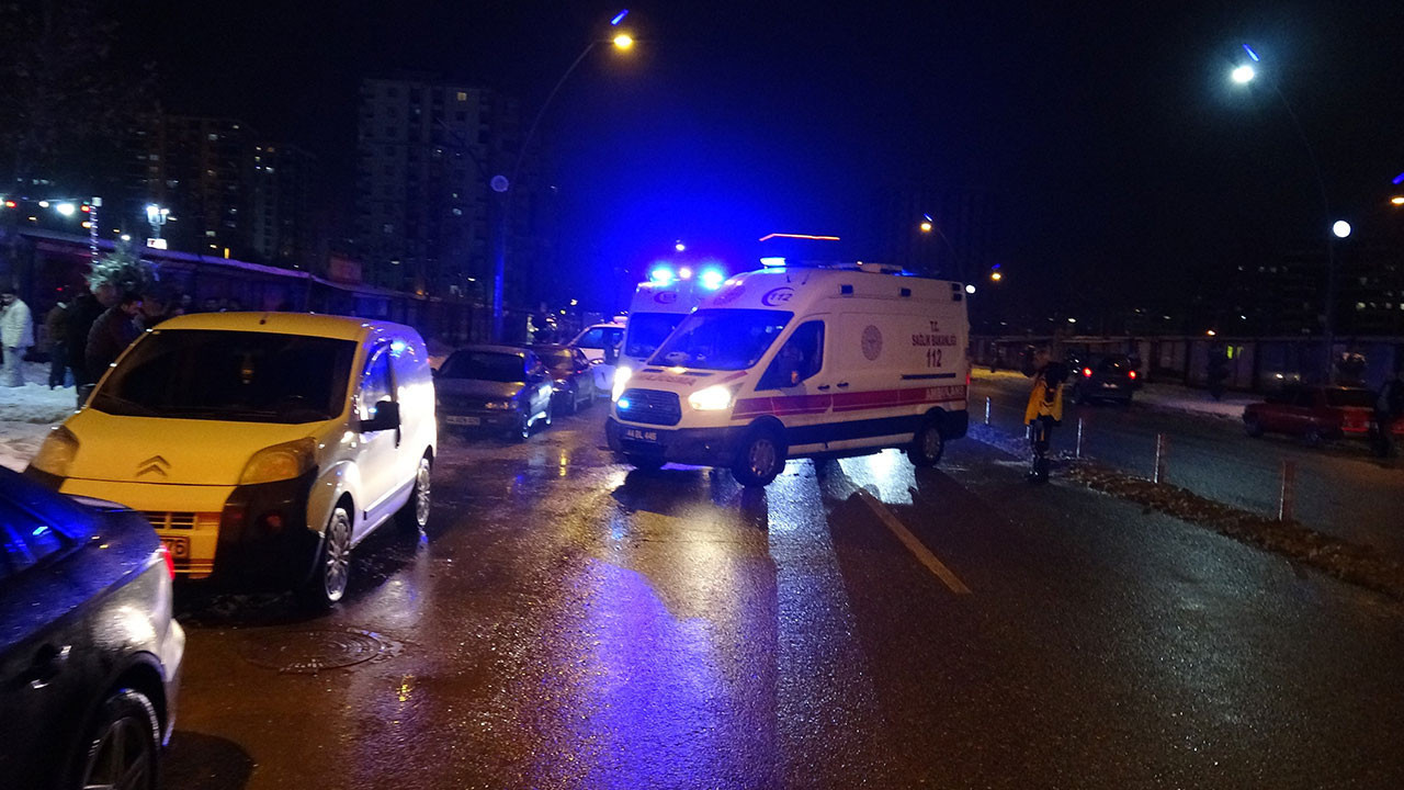 Malatya'da husumetliler arasında kavga! Ortalık savaş alanına döndü