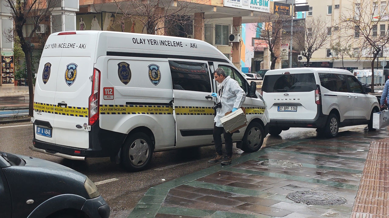 Apart otel odasında ölü bulundu