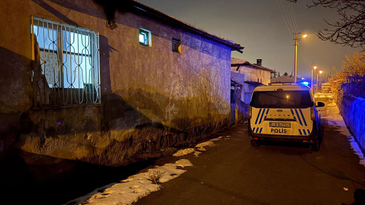 Hastanede 2 günlük bebeklerinin acı haberini aldılar