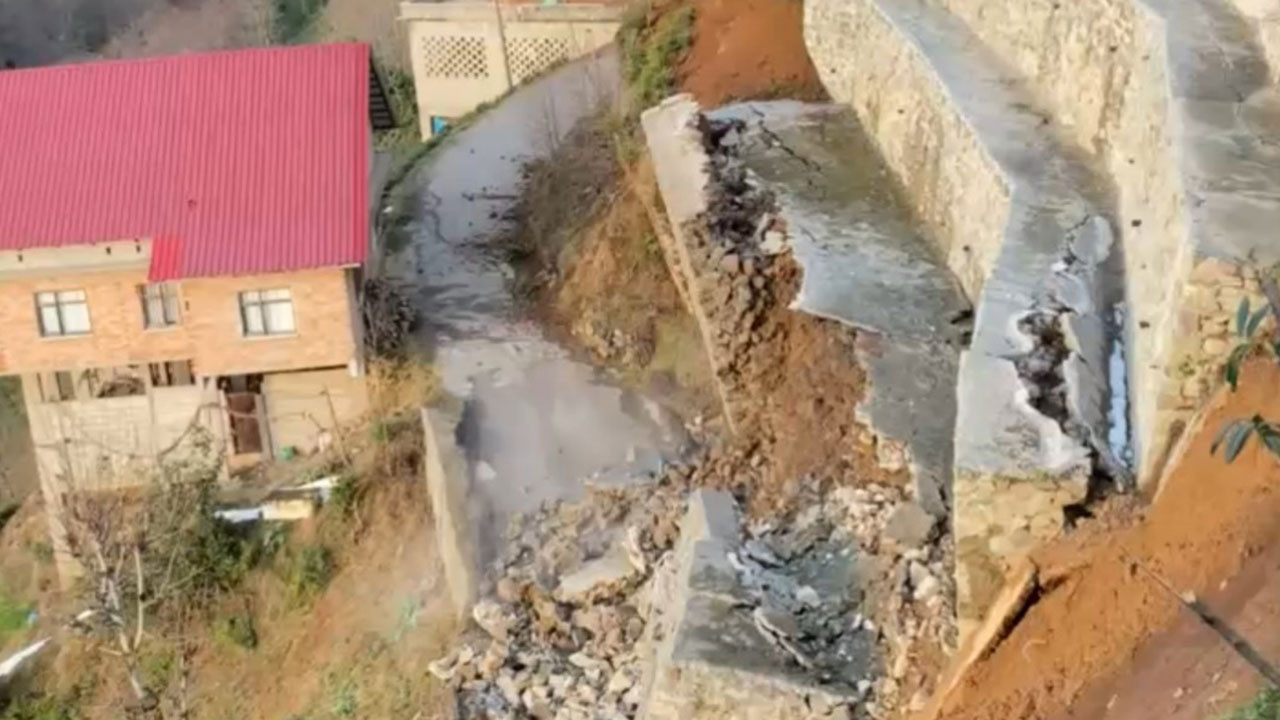 Rize’de istinat duvarı çöktü: 2 ev tedbir amaçlı boşaltıldı