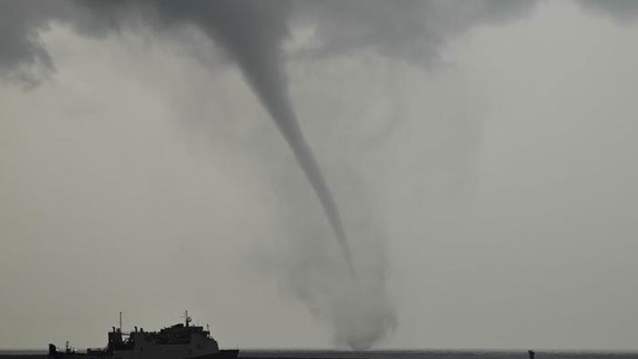 Akdeniz'de çifte hortum