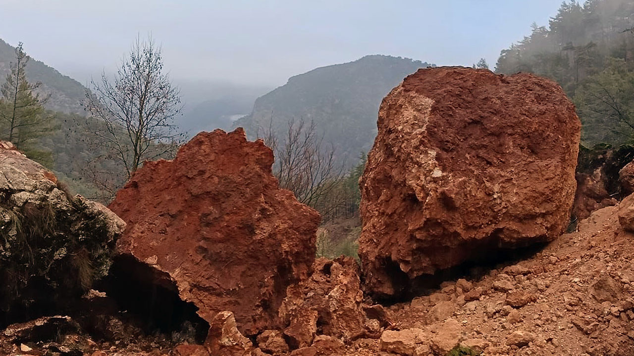 Heyelan su isale hatlarına zarar verdi