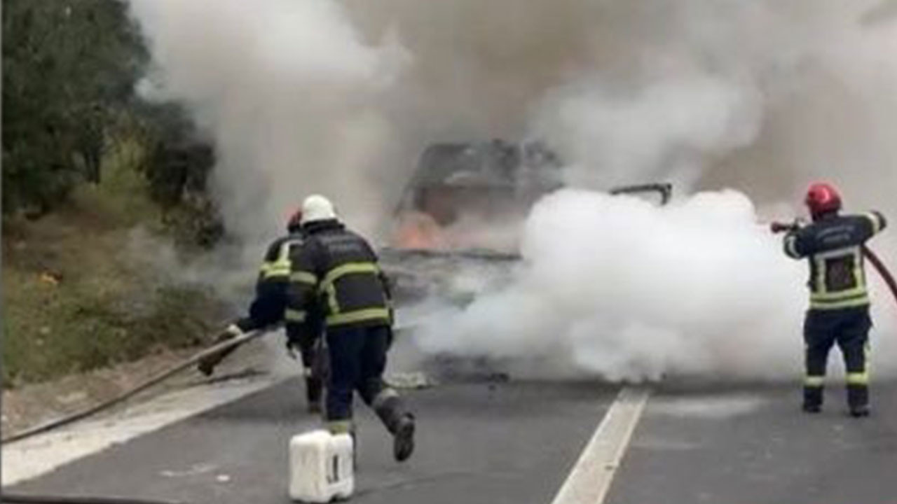 Osmaniye'de tarım işçilerini taşıyan minibüs yandı