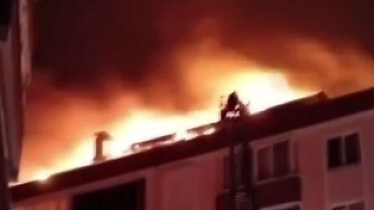 Yalova'da çatı katında mangal keyfi yangınla bitti