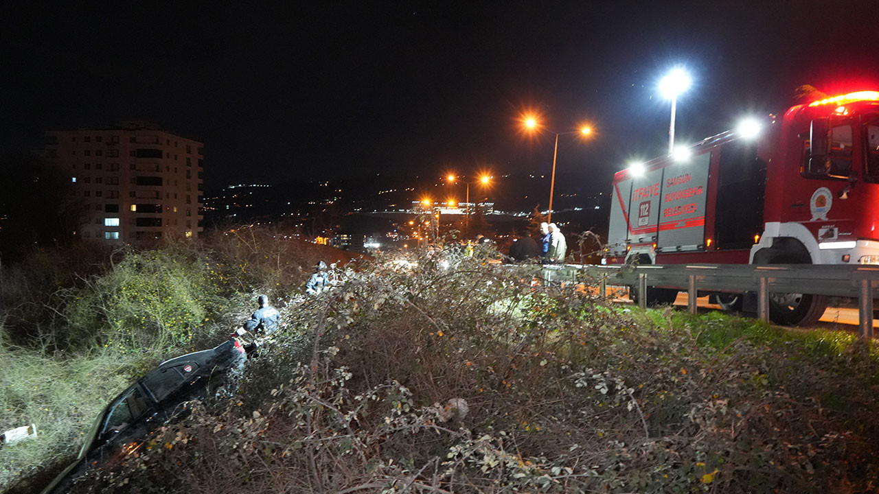 Kontrolden çıkan otomobil 3 metre yükseklikten düştü