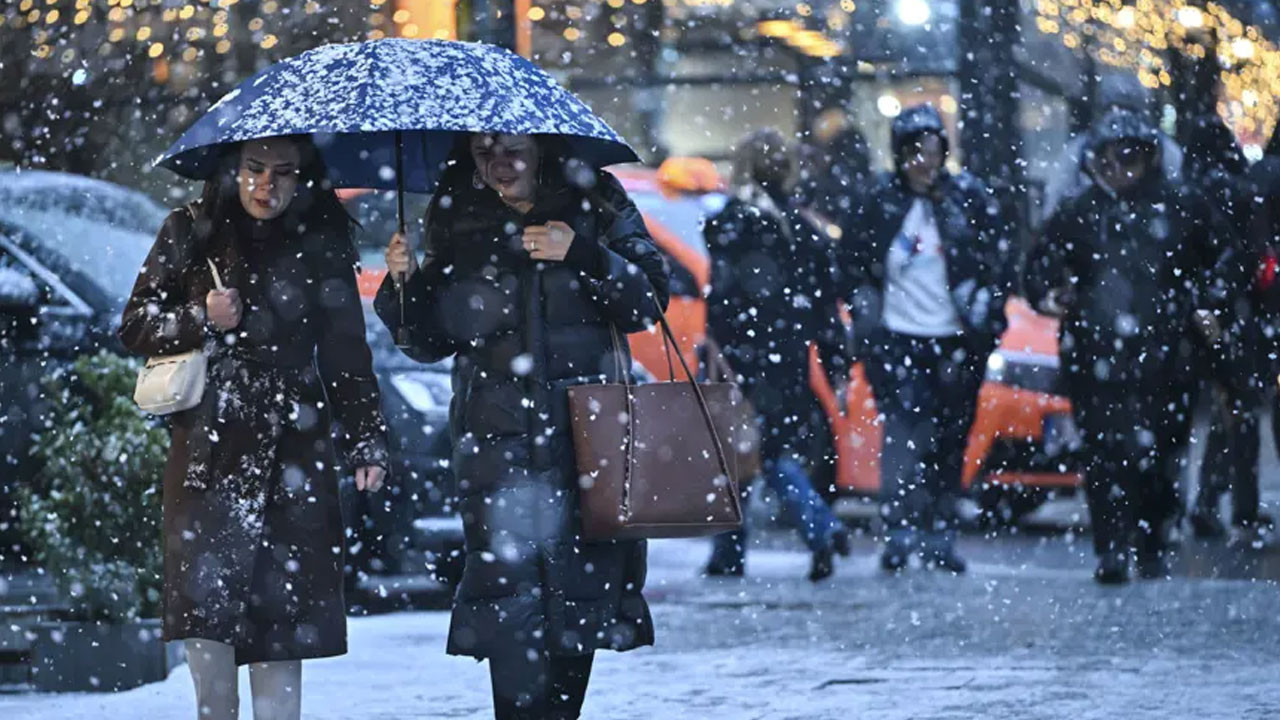 AKOM'dan iki gün için uyarı! İstanbul'da okulların ilk günü kar yağacak mı?