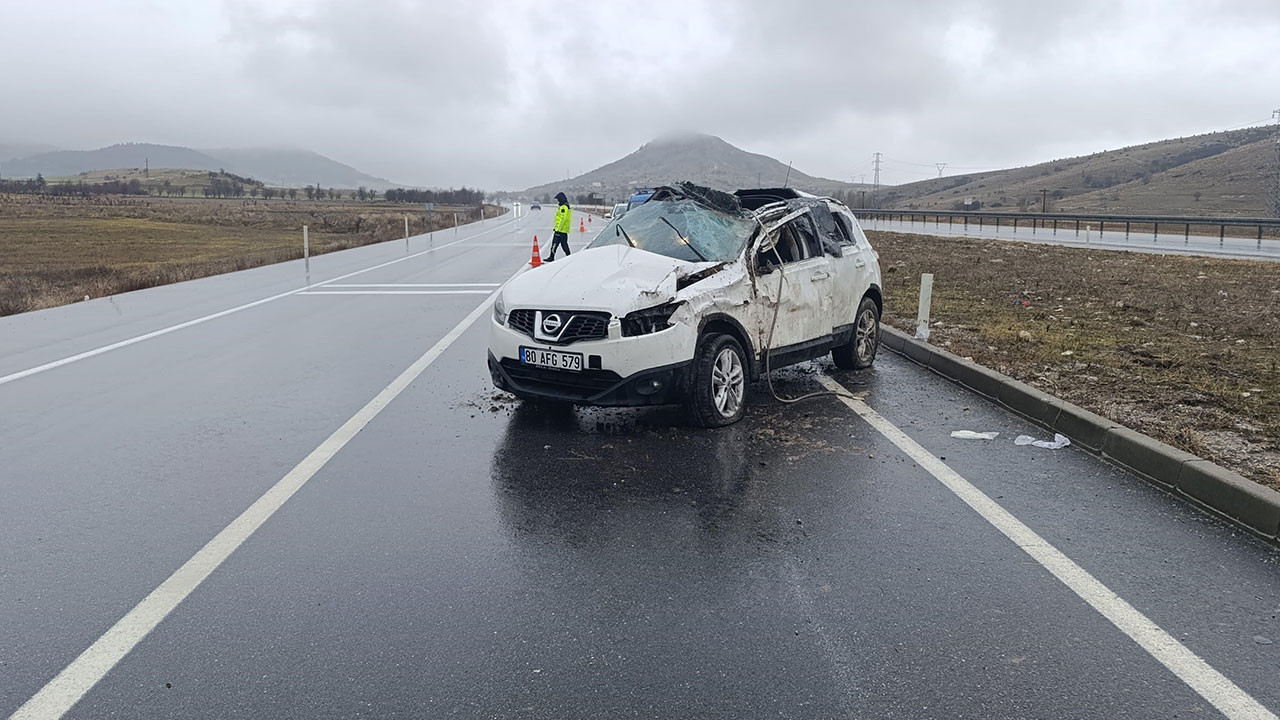 Takla atan otomobilde 3 kişi yaralandı