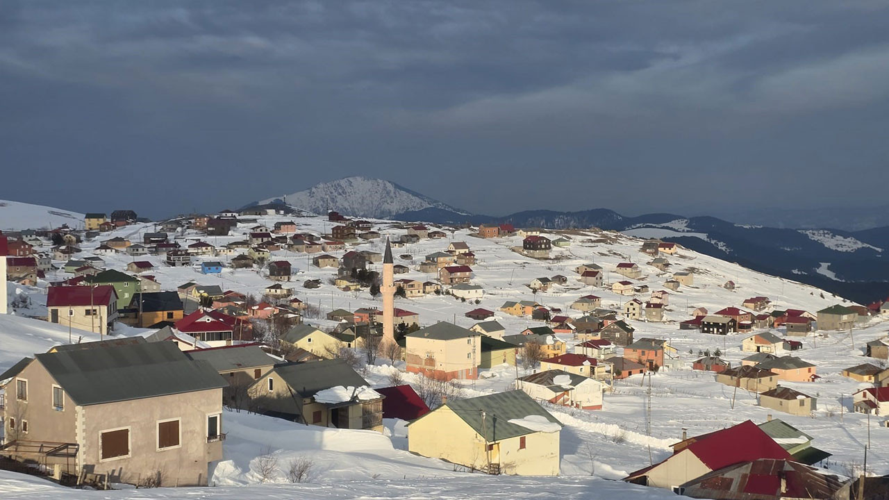 Bektaş Yaylası'nda kar kalınlığı 2,5 metreyi buldu