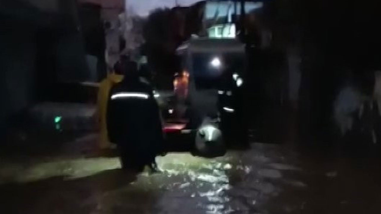 Yağmur sonrası su basan evlerde mahsur kalanlar kurtarıldı