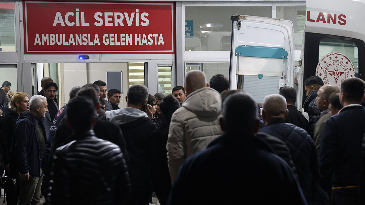 Tekel bayisinde bıçaklı kavga: 1 ölü, 1 yaralı