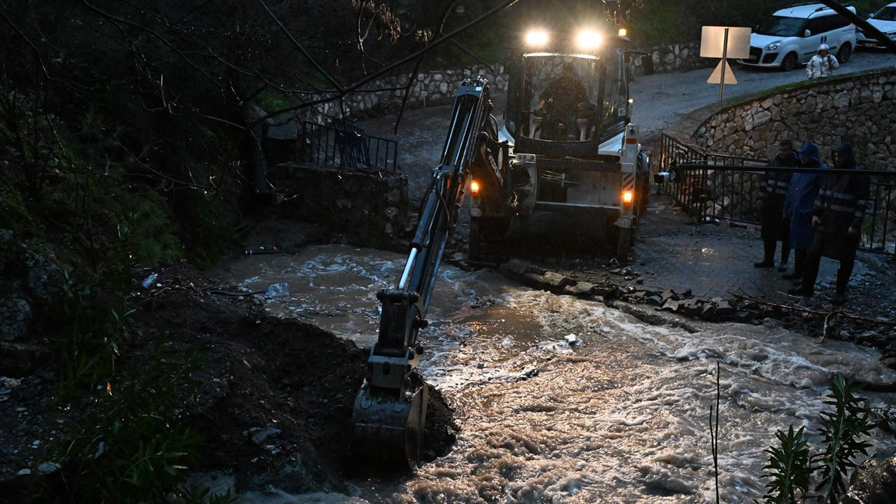 Manisa’da muhtemel taşkınlara karşı ekipler seferber oldu
