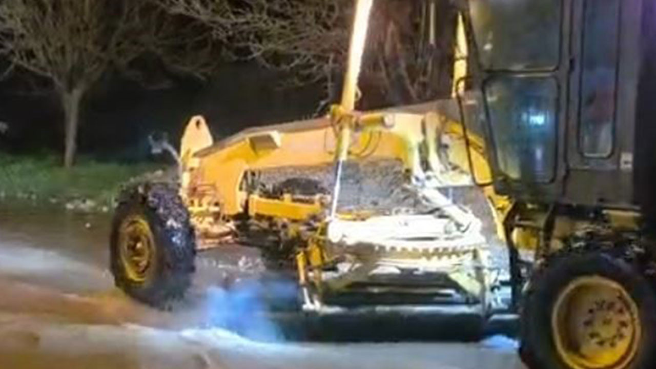 Aydın'ı sağanak vurdu: Söke ve Kuşadası yollarında ulaşım durdu