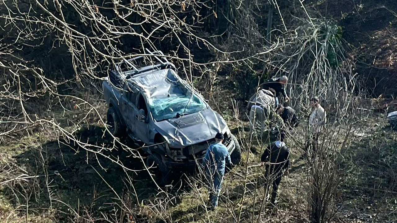Bartın'da siste yoldan çıkan araç takla attı: 4 yaralı