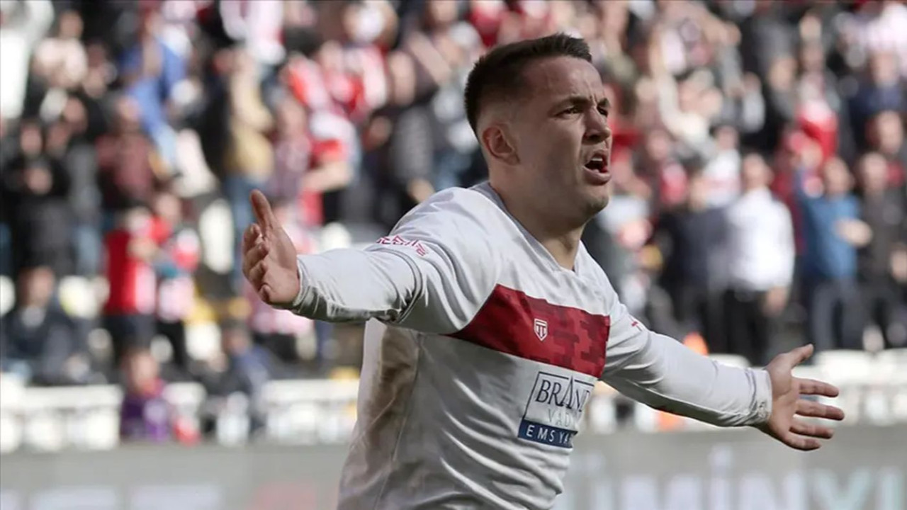 Rey Manaj yeniden Türkiye'de: 3.5 yıllık imza