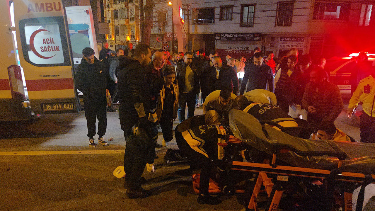 Motosiklet yayaya çarptı: 2 yaralı