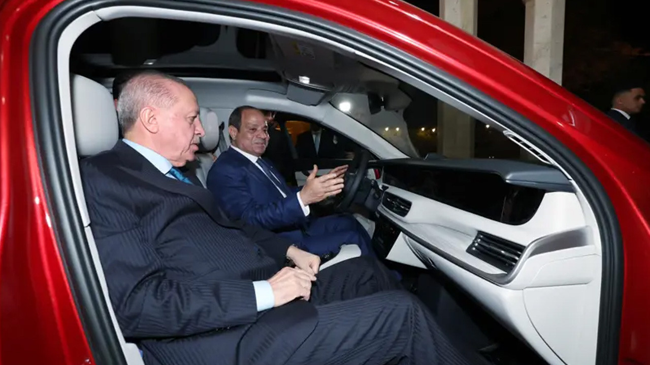 Cumhurbaşkanı Erdoğan, Sisi'ye Togg hediye etti