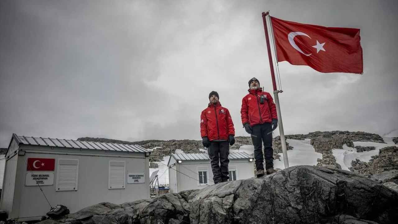 Kampa ulaştılar: Türk bilim insanları 10. kez Antarktika'da