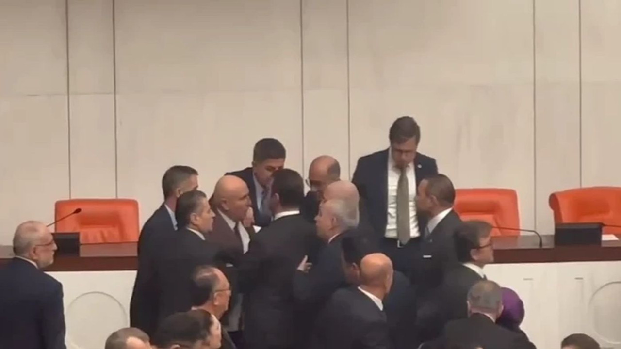 Meclis’te gergin anlar! CHP’li Mahmut Tanal’ın burnu kanadı