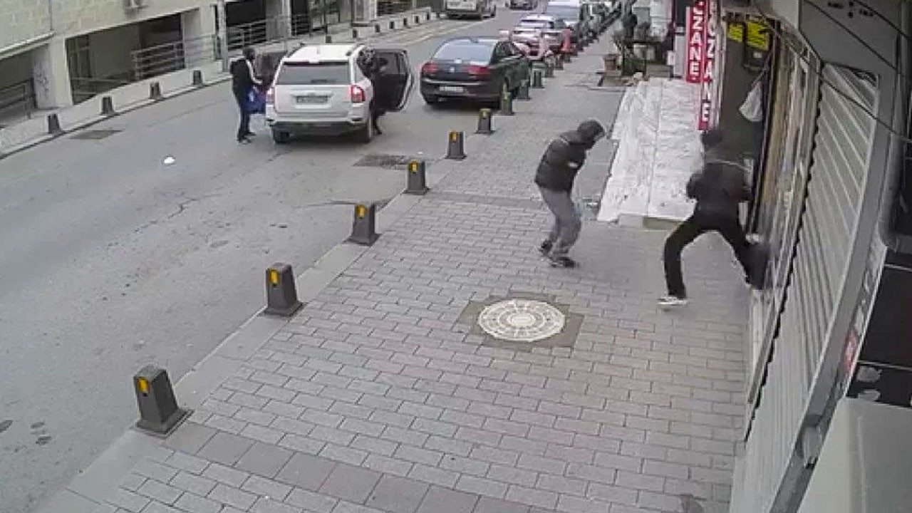 Eyüpsultan'da soyguncular kuyumcuyu vurdu! O anlar kamerada