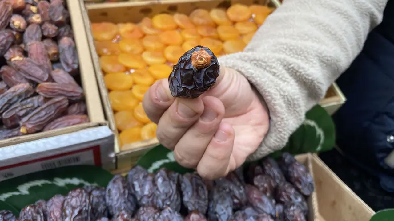 Hurma tezgahta, kilosu 960 liraya kadar çıktı