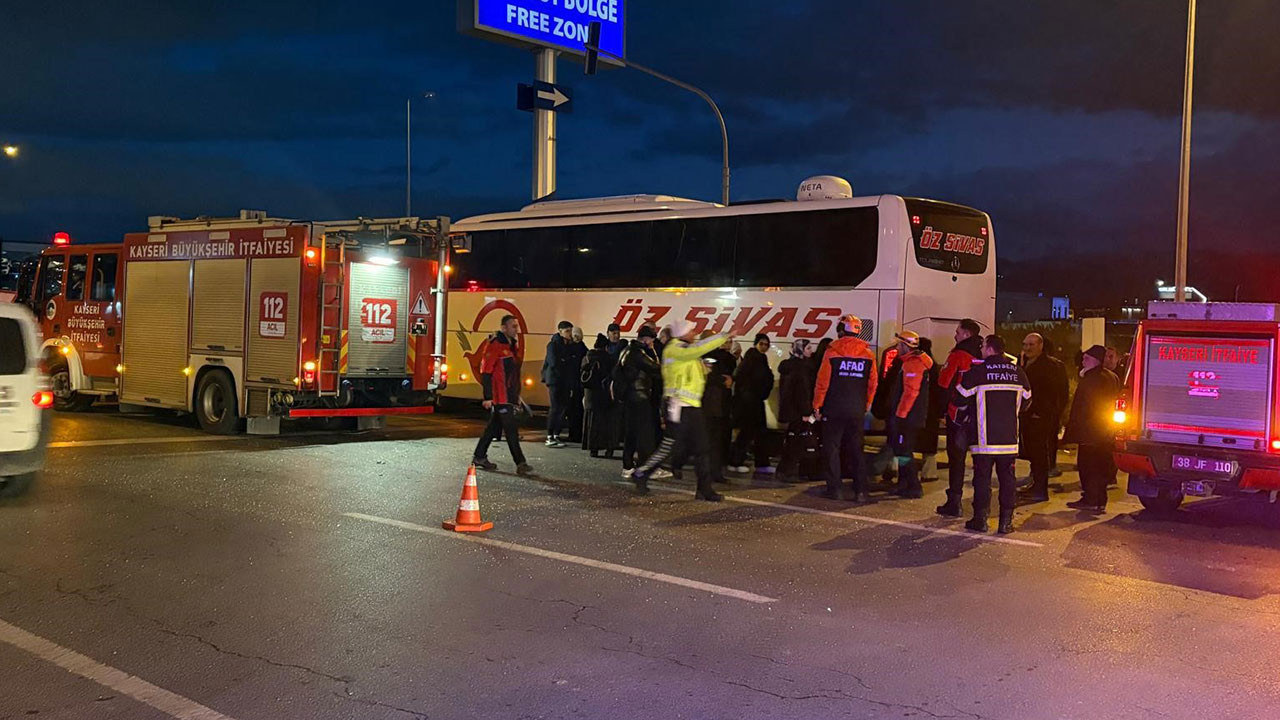 Yolcu otobüsü ile kamyonet çarpıştı: 5 yaralı