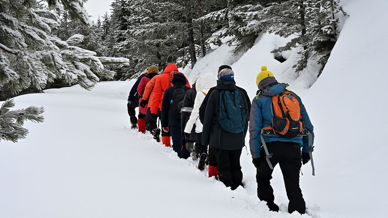 Tersun Dağı’nda zorlu kış yürüyüşü: Kar kalınlığı 1,5 metreyi buldu