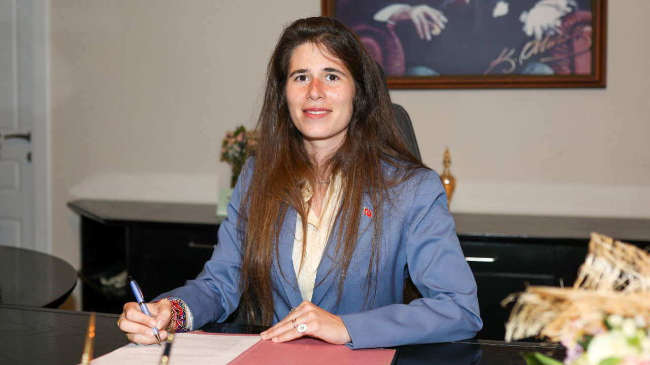 Ünlülere uyuşturucu soruşturması: Çeşme Belediye Başkanı Lal Denizli ifadeye çağrıldı