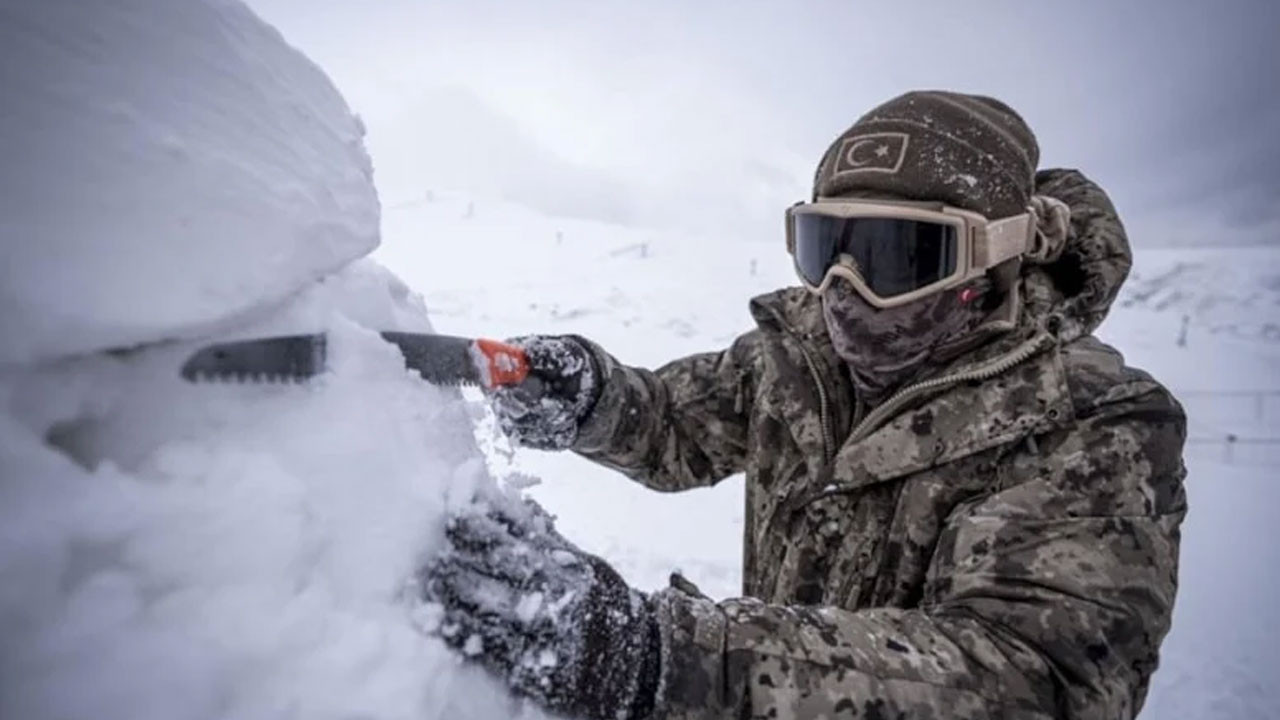Özel harekat polisleri çetin kış şartlarına hazır