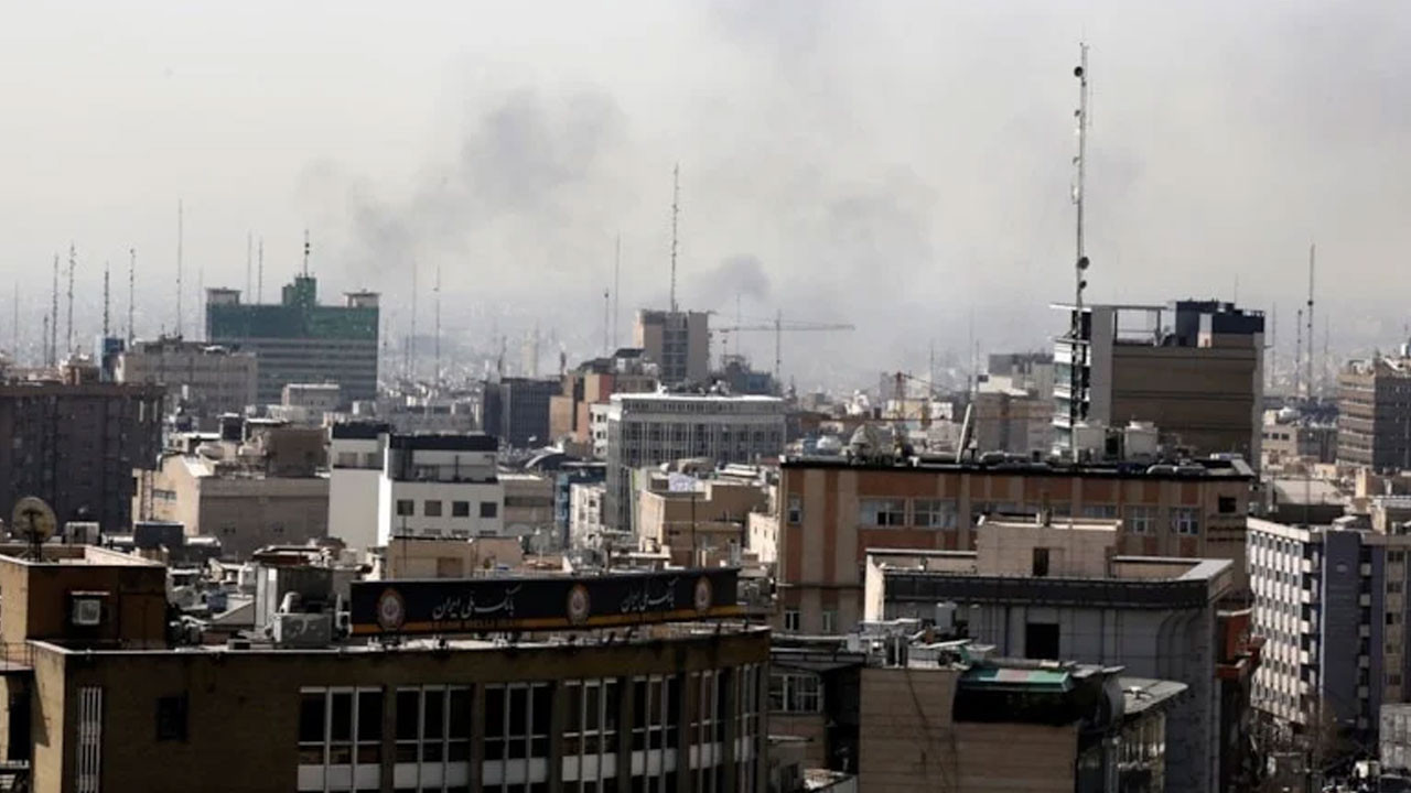 ABD ve İsrail İran'a saldırıyor! Tahran'da patlama sesleri duyuldu