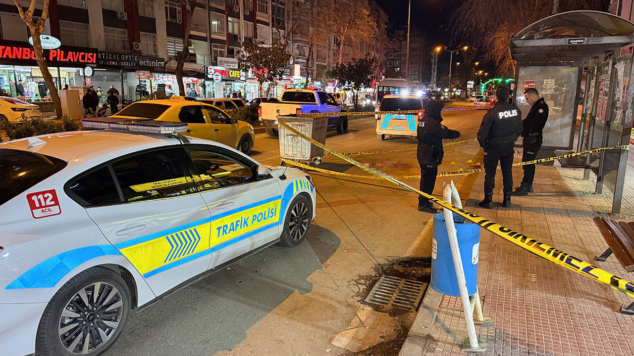 Otobüs beklerken husumetlisi tarafından tabancayla vuruldu