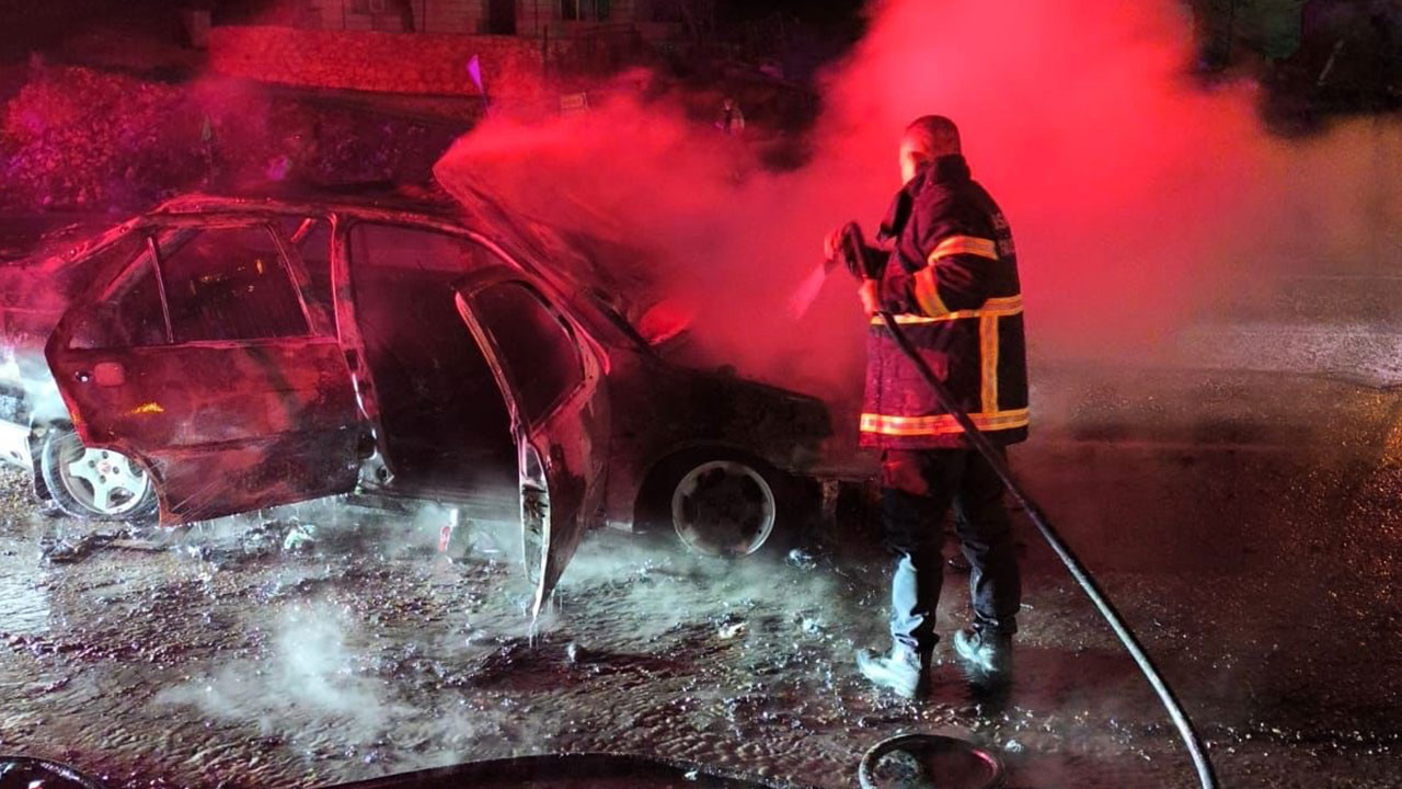 Adıyaman’da seyir halindeki otomobil alev alev yandı