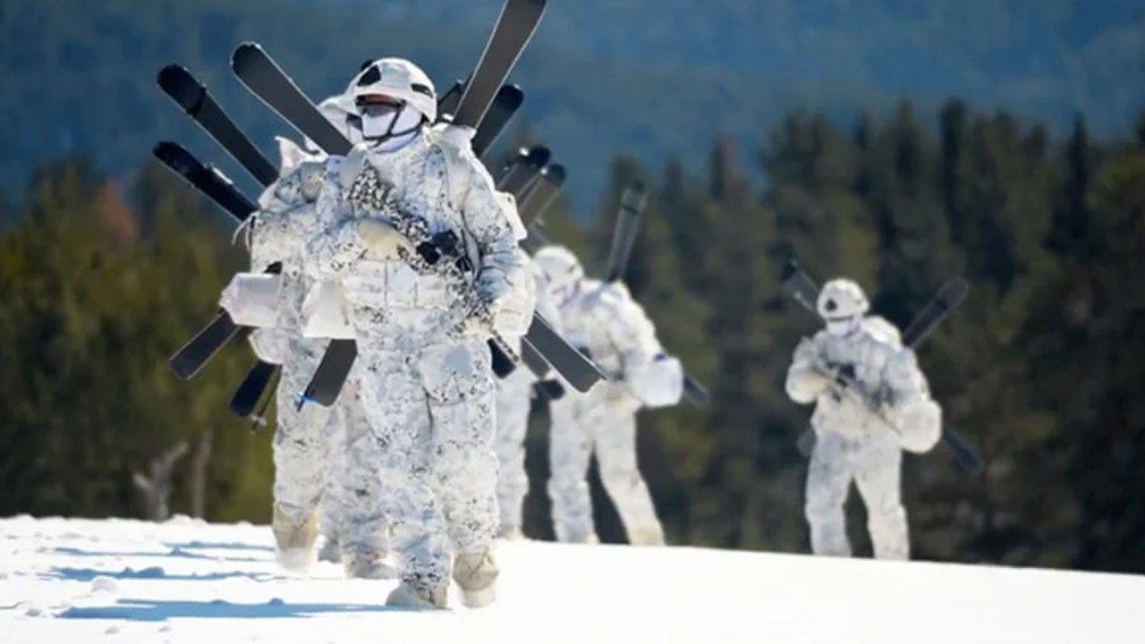 Komandolar Sarıkamış’ta zorlu kış eğitiminde