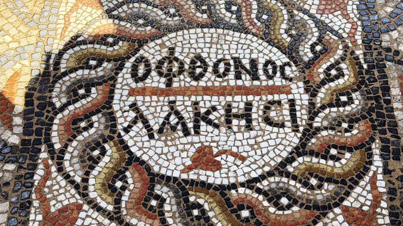 Antalya'da dikkat çeken keşif! Bin 500 yıllık tarihte "Kıskanan çatlasın" yazıyor