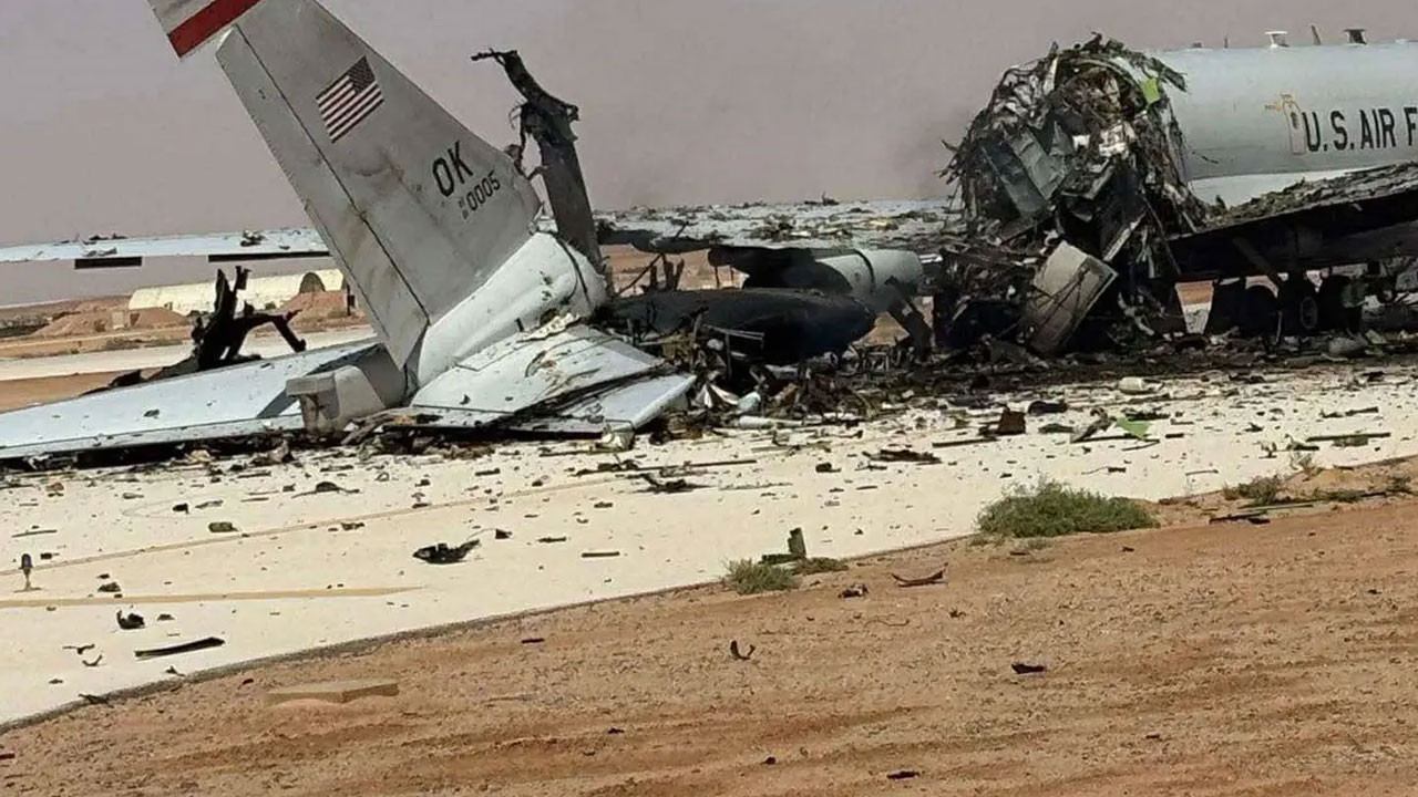 İran, ABD'nin "uçan radarı"nı vurdu! Görüntüler paylaşıldı