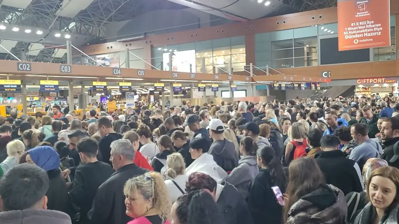 Sabiha Gökçen'de 127 sefer iptal edildi! Binlerce yolcu uzun kuyruklar oluşturdu