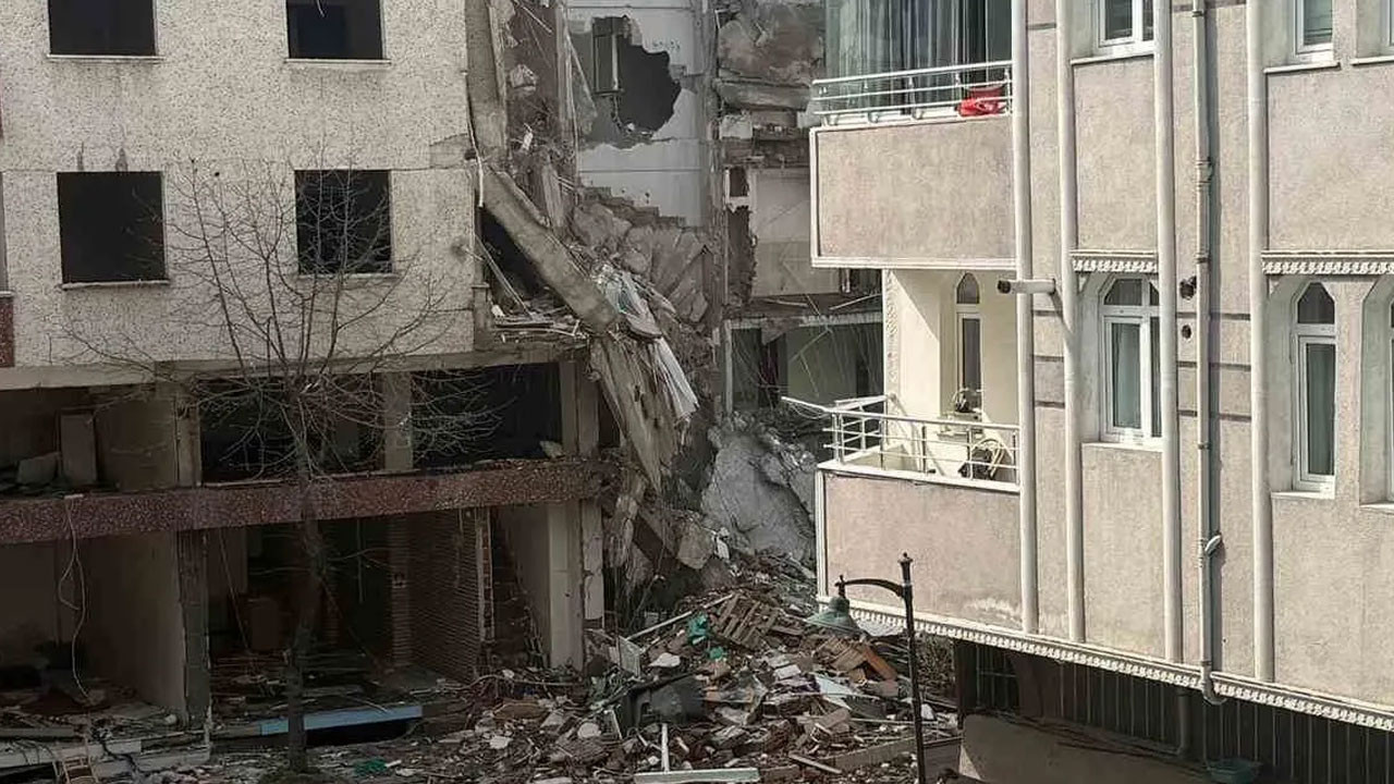 6 yaşındaki çocuk hayatını kaybetti! Bina yıkımında kafasına beton parçası düştü