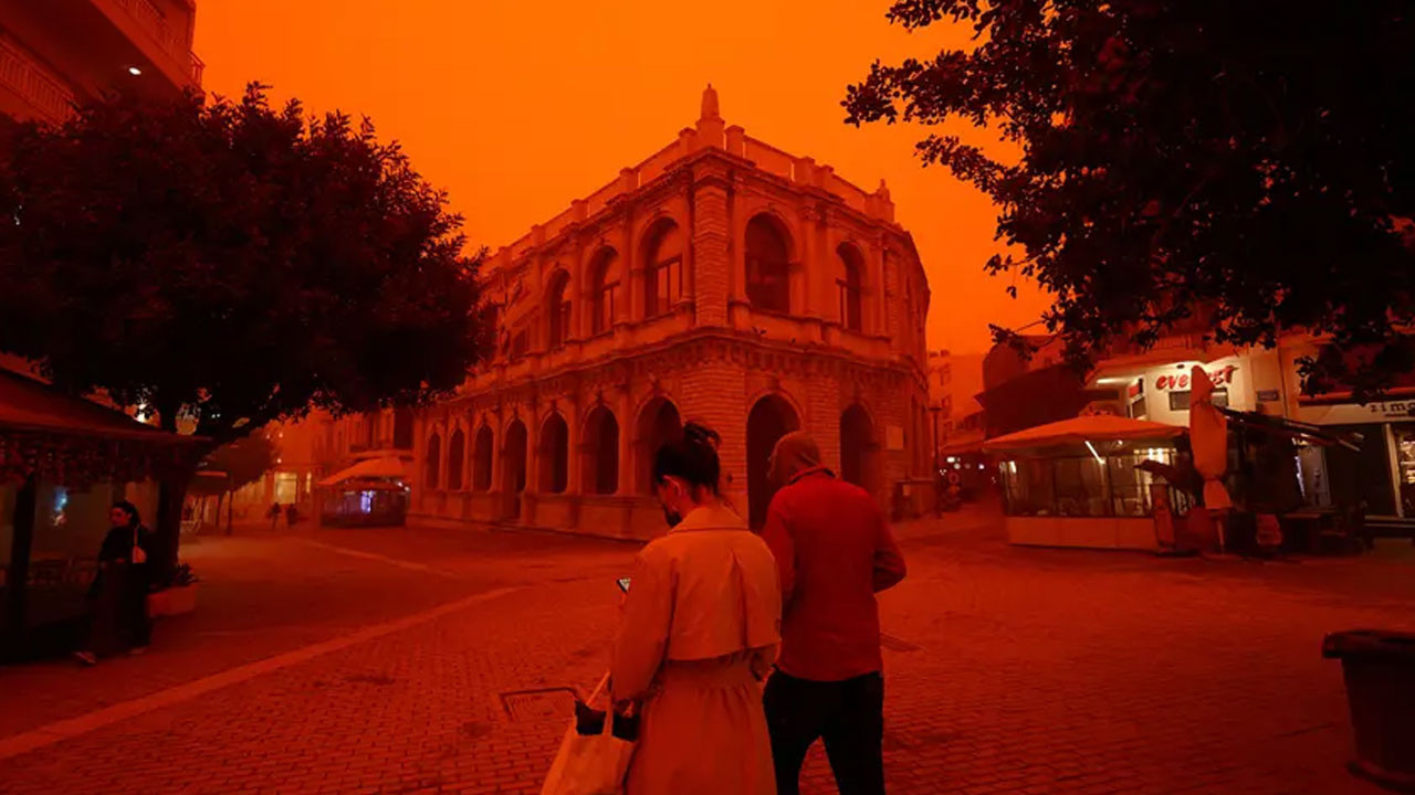 Libya'dan Türkiye'ye giriş yaptı! Çöl tozları Akdeniz'i yuttu