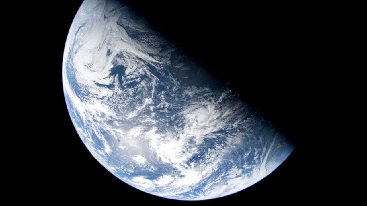 Ay'a doğru yola çıkan Artemis II'den çekildi: Dünya'nın uzaydan görüntüsü