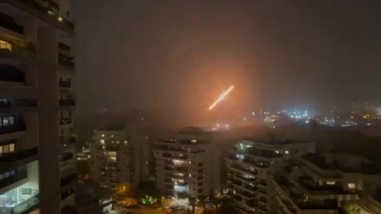 İran, Demir Kubbe'yi bir kez daha deldi: Balistik füze sanayi kentine düştü