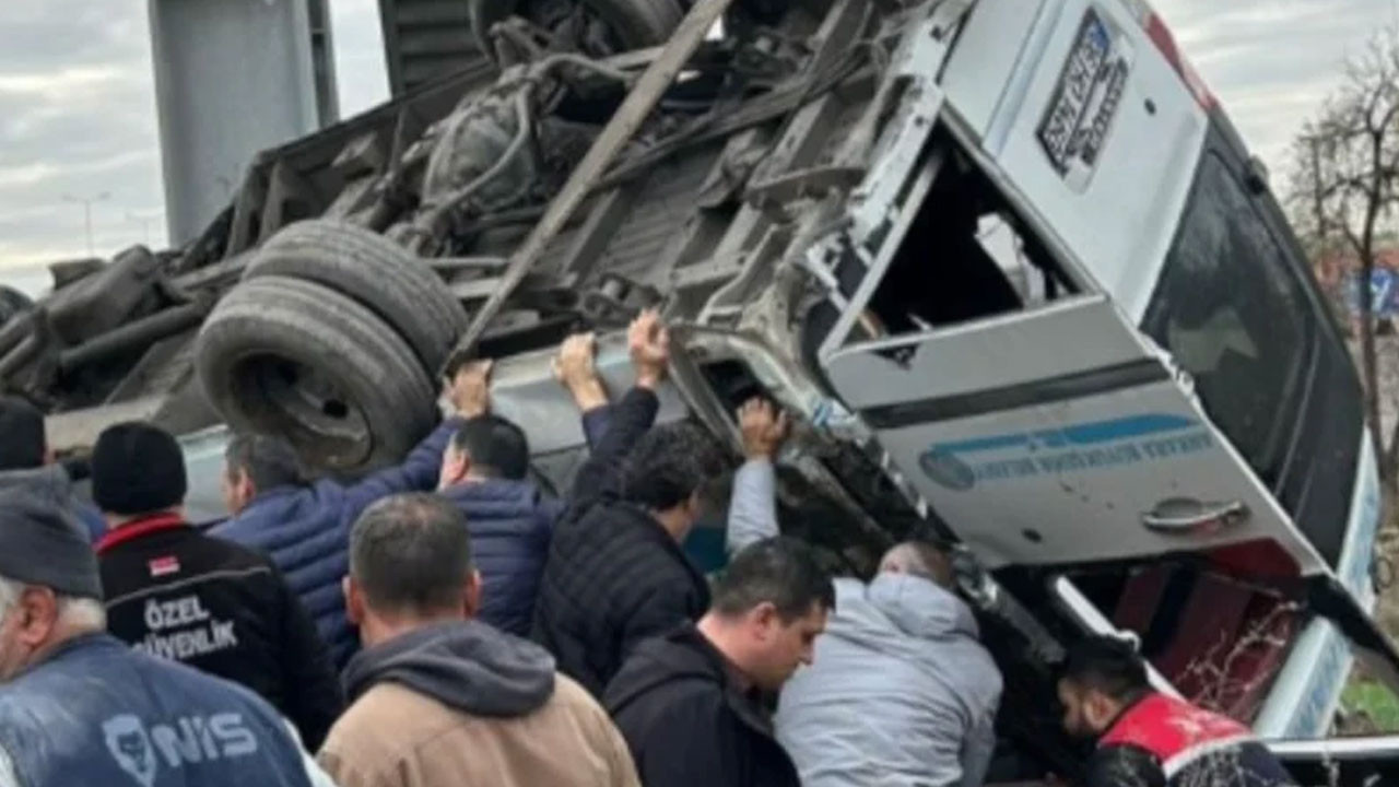 Ankara'da özel halk otobüsü üst geçide çarptı: 4 kişi hayatını kaybetti