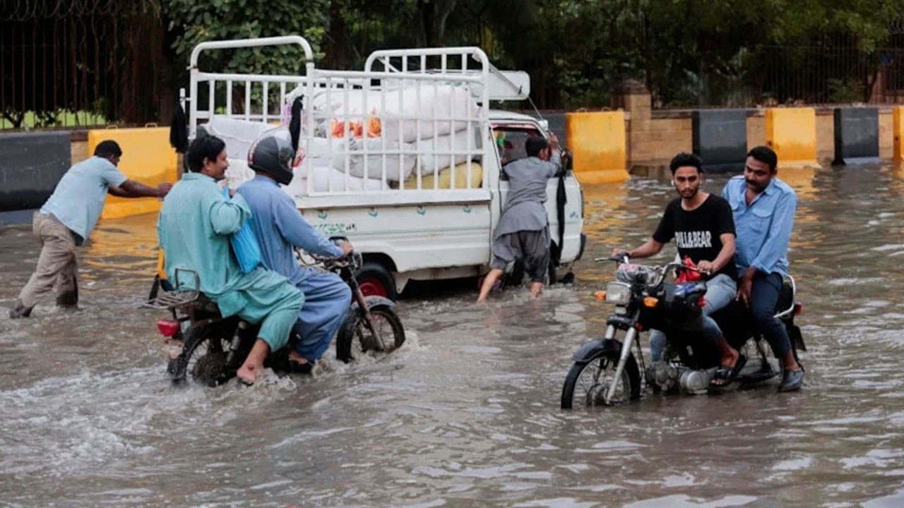 Pakistan’daki selde can kaybı 68’e yükseldi