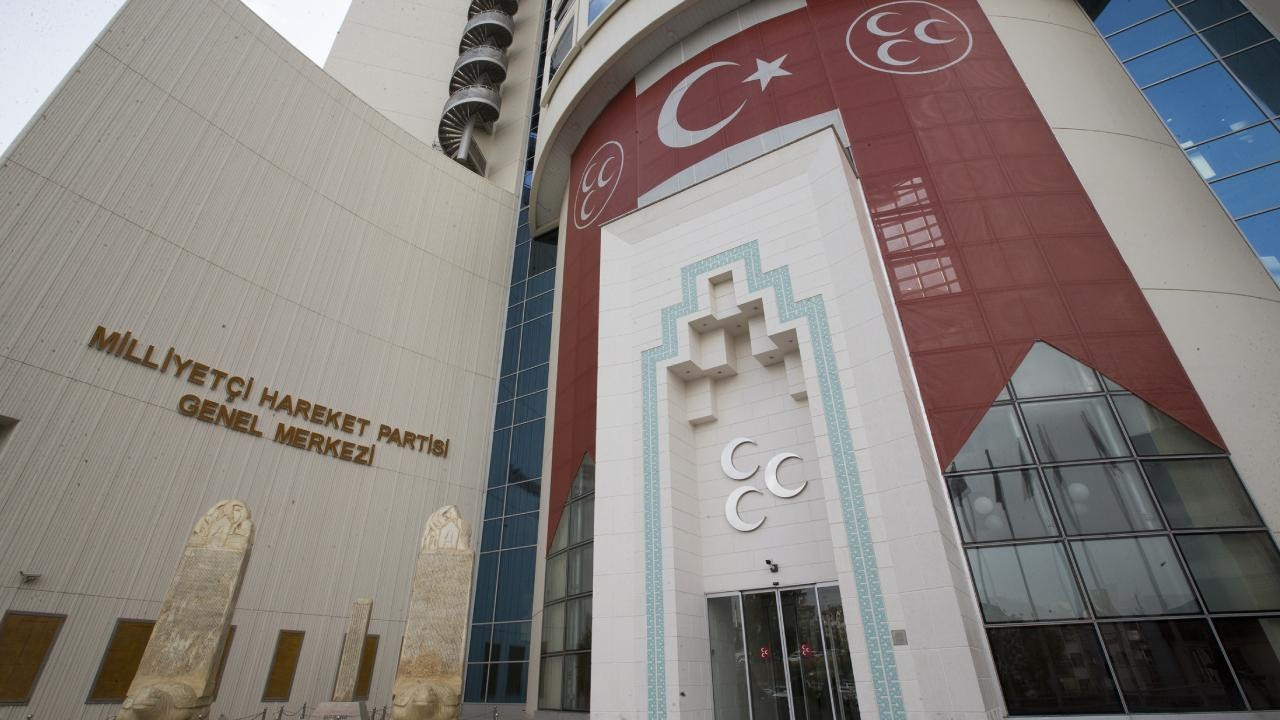 MHP İstanbul il ve ilçe teşkilatını feshetti
