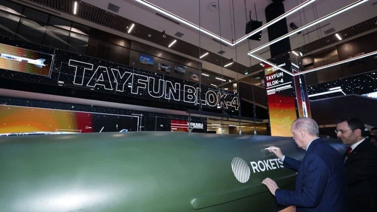 Savunma sanayiinde tarihi adım: Cumhurbaşkanı Erdoğan, Tayfun Blok-4'ü imzaladı