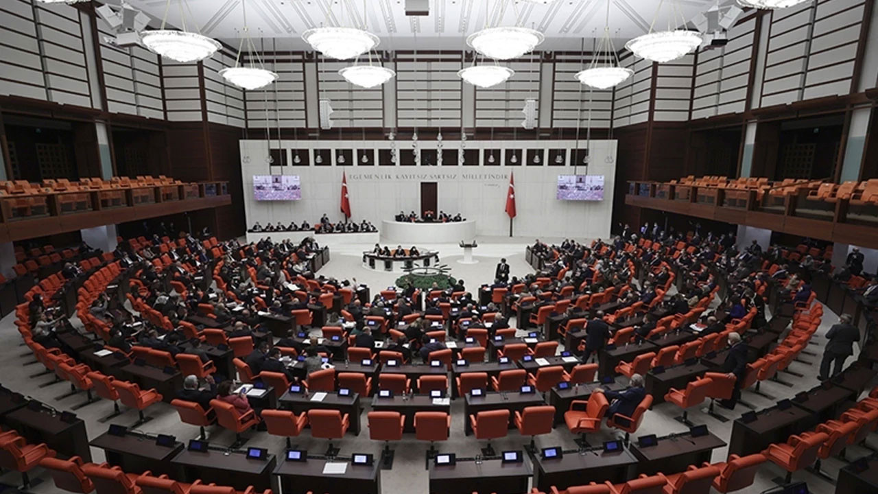Meclis'te yeni dönem! Yoklamadan kaçanın maaşı kesilecek