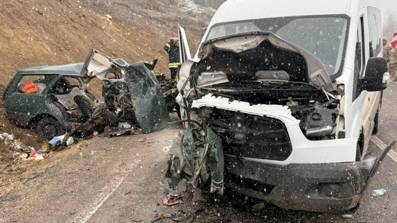 Gümüşhane'de feci kaza; 1 ölü, 2'si ağır 9 yaralı