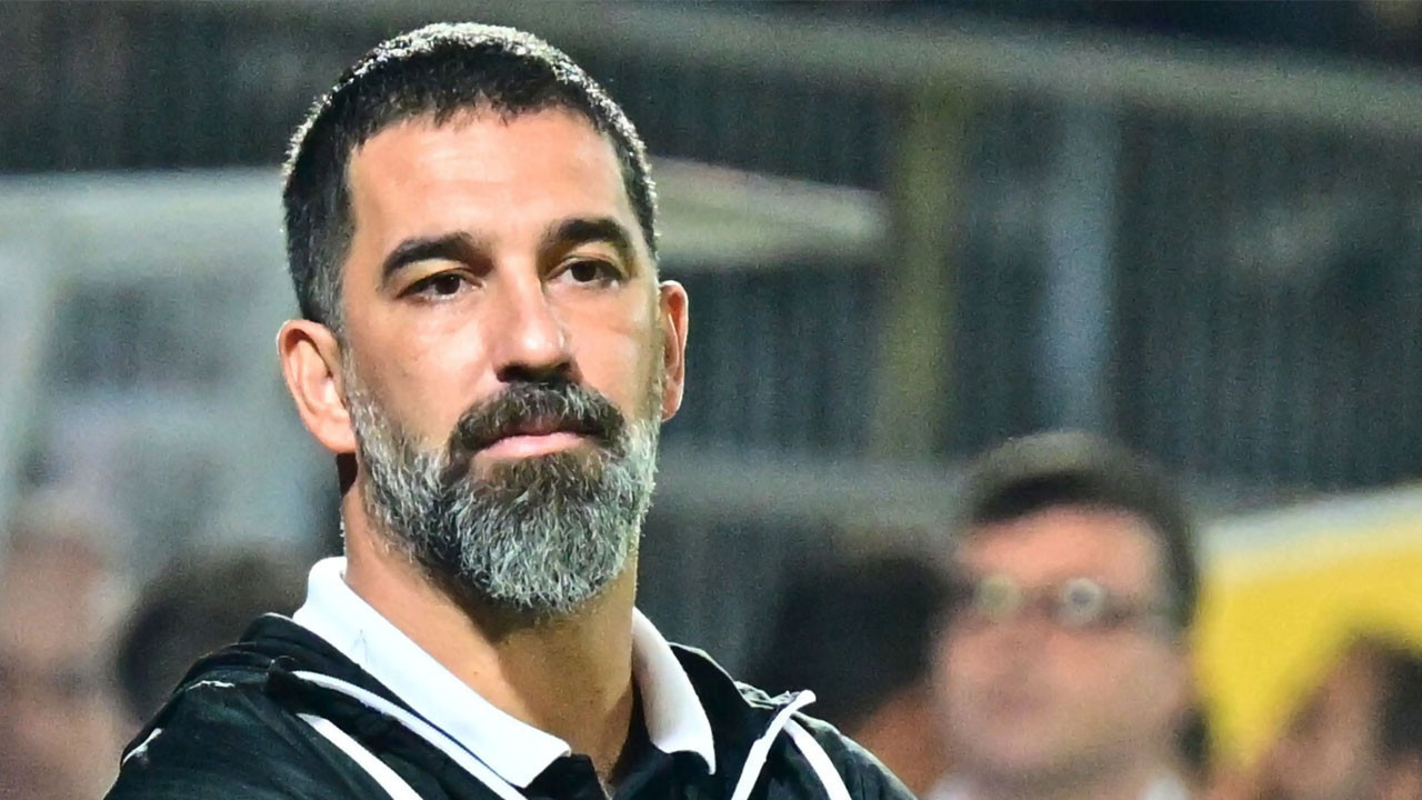 Arda Turan'ın maçında hava saldırısı alarmı! 45 dakikalık gecikme