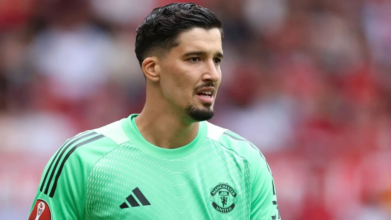 Altay Bayındır, Süper Lig'e dönüyor!