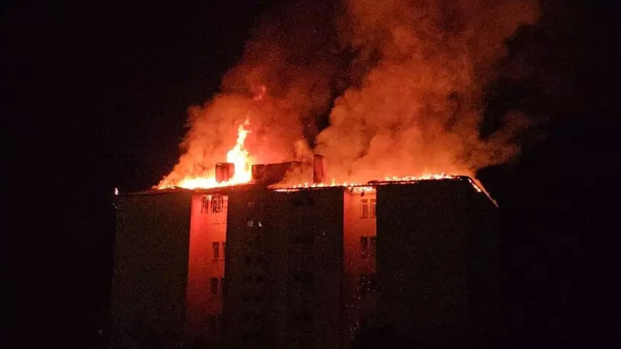 Nazilli Fen Lisesi yurdunda yangın paniği! Alevle çatıyı sardı: 46 öğrenci tahliye edildi