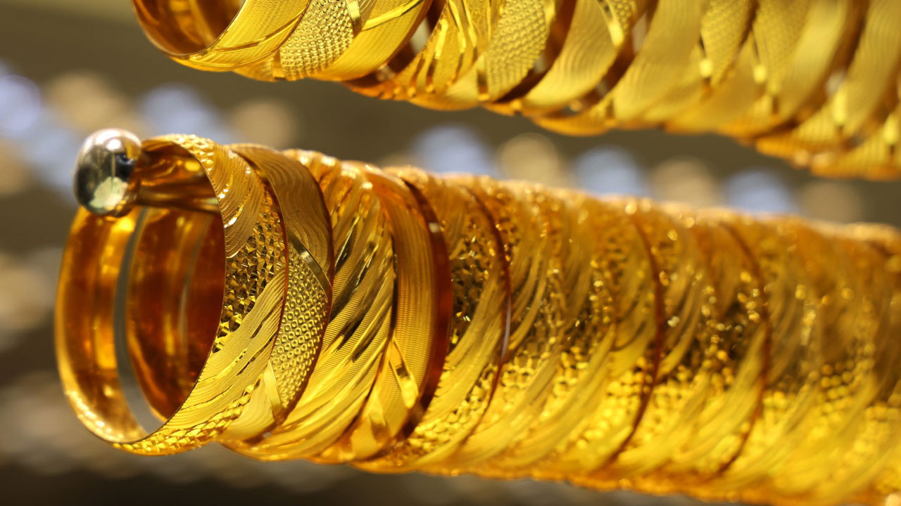 Altın fiyatlarında sert düşüş kapıda mı? Ünlü ekonomistlerden yatırımcıyı üzen tahmin!